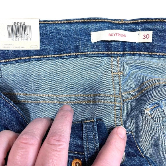 Levi's Women's Boyfriend Mid Rise Relaxed Hip Thigh Tapered Leg 10 30x27 NWT - Picture 6 of 9